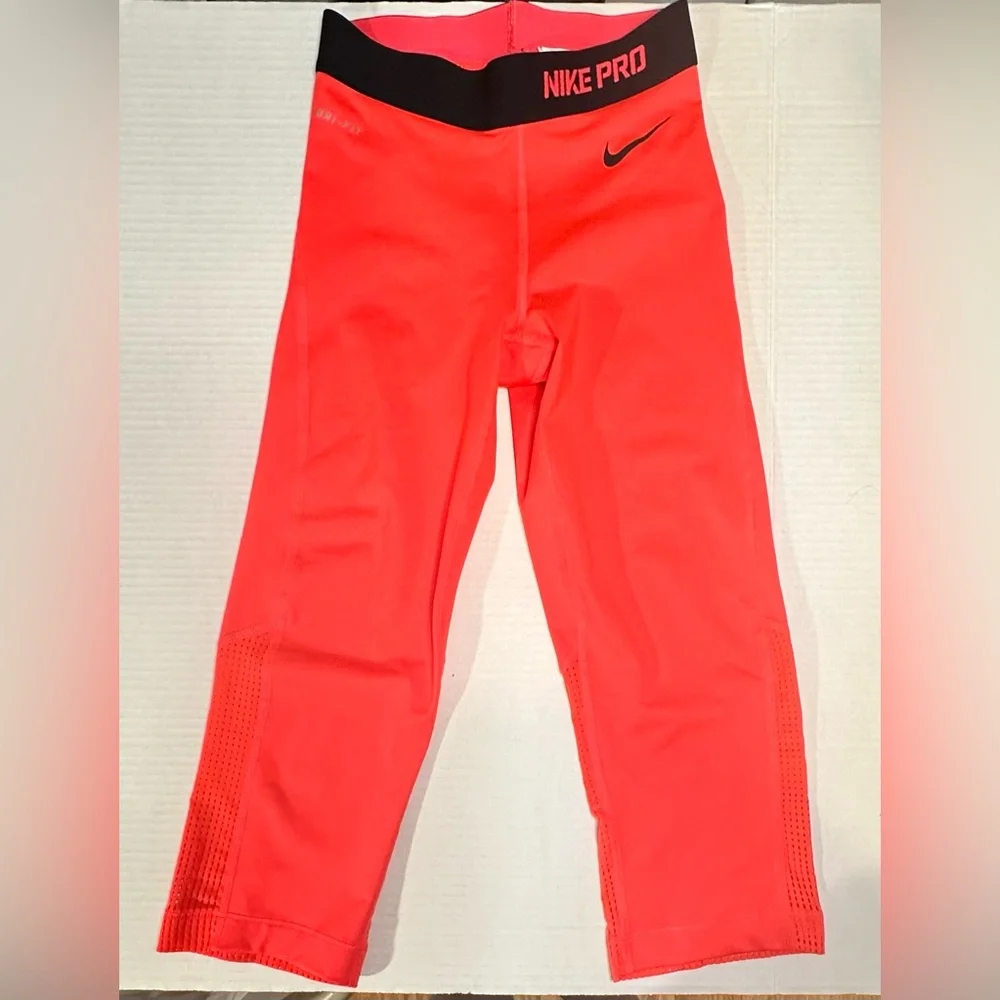 NIKE Women's Dri- Fit Yoga/Gym Workout Capris Leggings‎ Pink Size XS Pre-owned